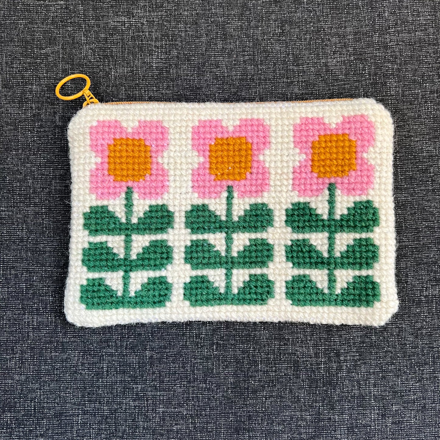 Handgjord unik börs, ”3 retroblommor” vit/grön/rosa 12x17cm