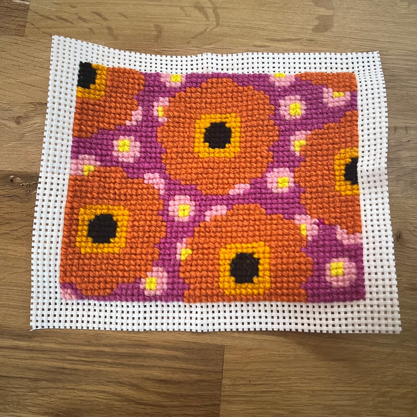 Broderikit med ullgarn ” blommor & bär ”
