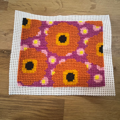 Broderikit med ullgarn ” blommor & bär ”