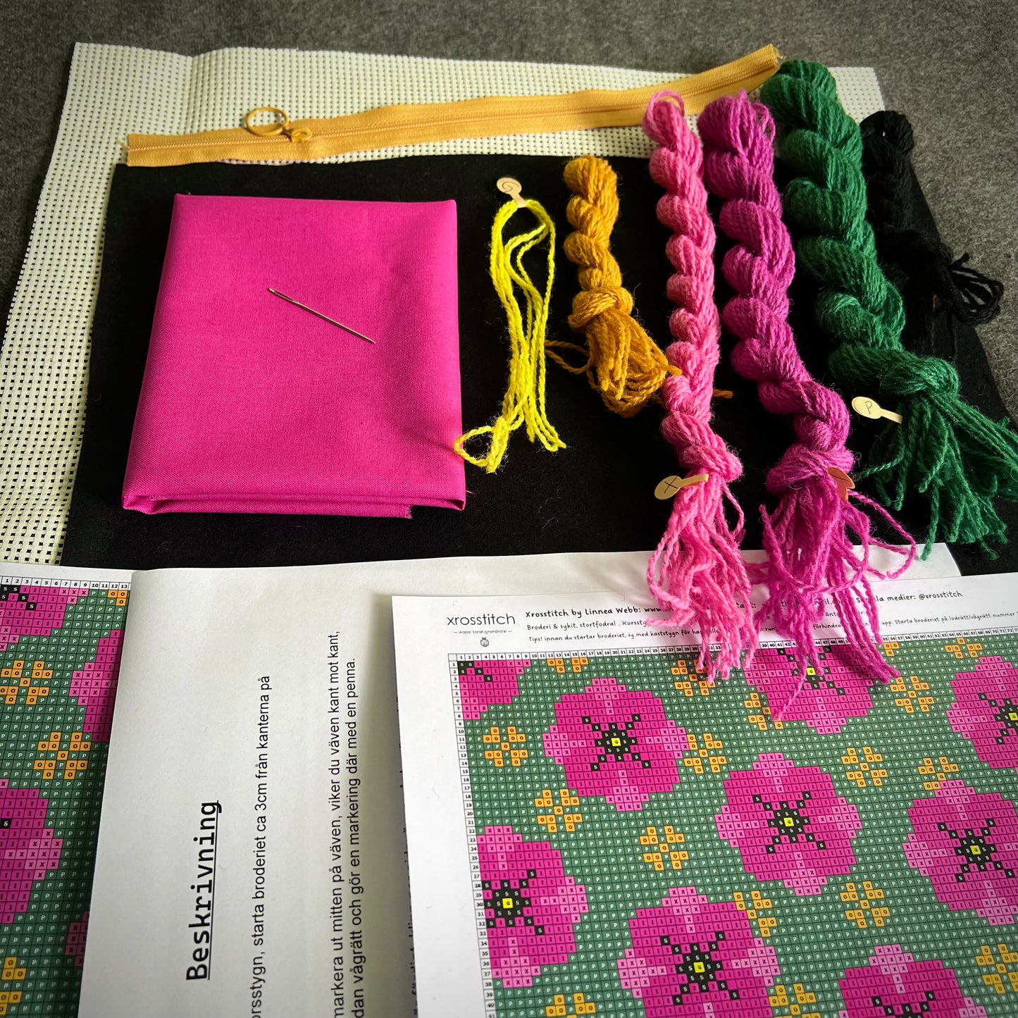 Broderikit med ullgarn ”Poppig petunia, stor” grön/rosa ca 20,5x28,5cm