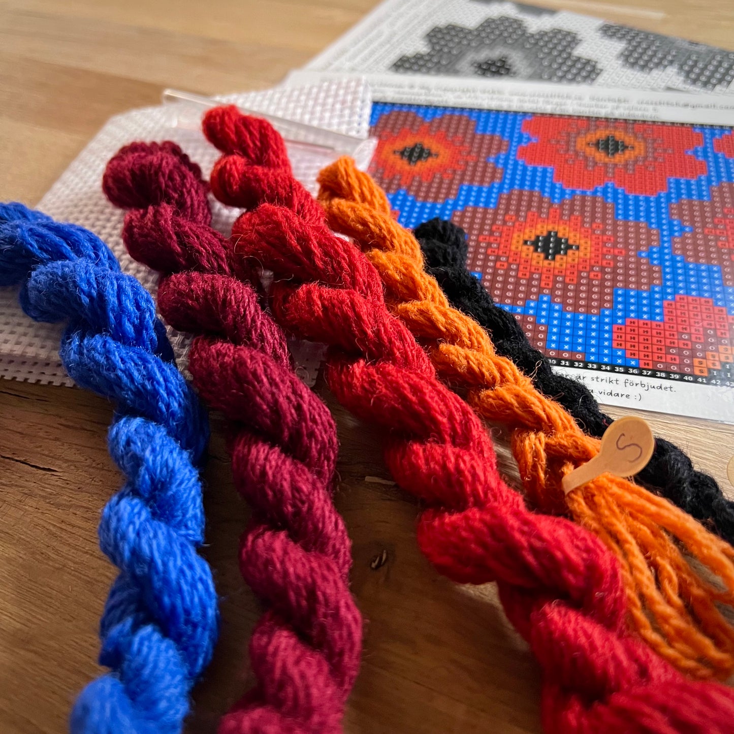 Broderikit med ullgarn ”sommarblom”