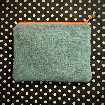 Handgjord unik börs, ”snirkliga tulpaner” blå/orange 12x15,5cm