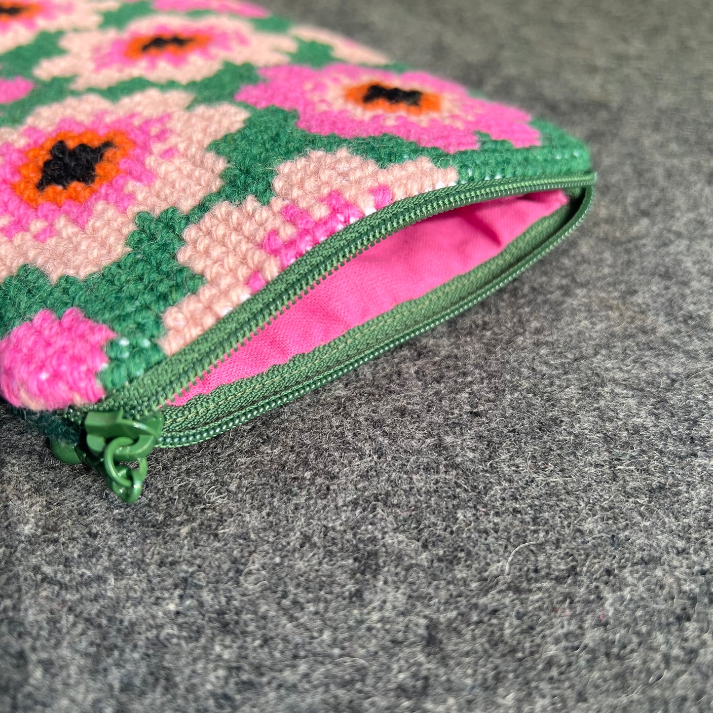 Mobil och glasögonfodral kit ”sommarblom” grön/rosa 12x20cm