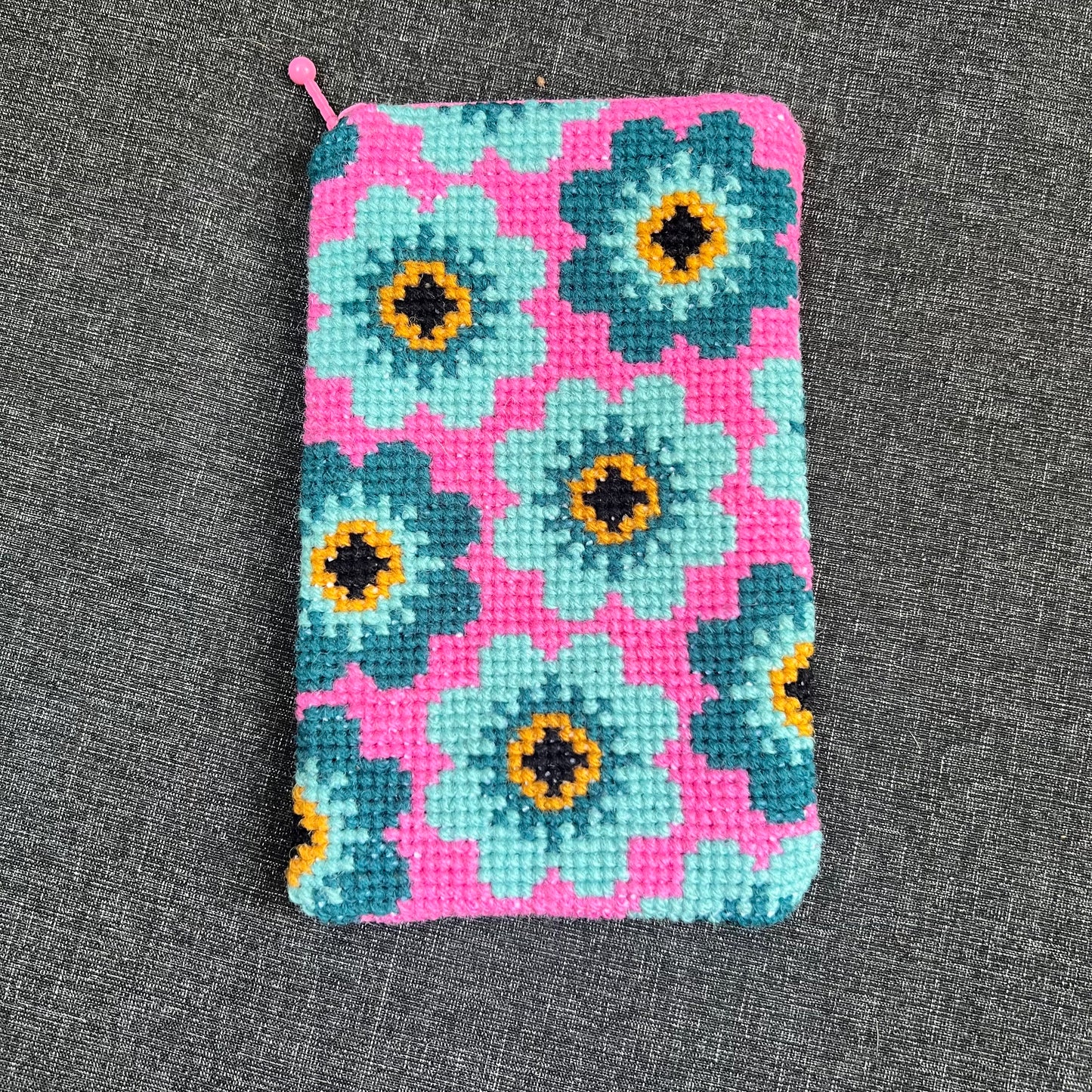 Mobil och glasögonfodral kit ”sommarblom” rosa/petrol 12x20cm