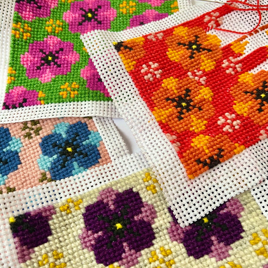 Broderikit med ullgarn ”Poppig Petunia” 13x15,5cm