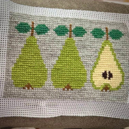 Broderikit med ullgarn ” piron päron ”