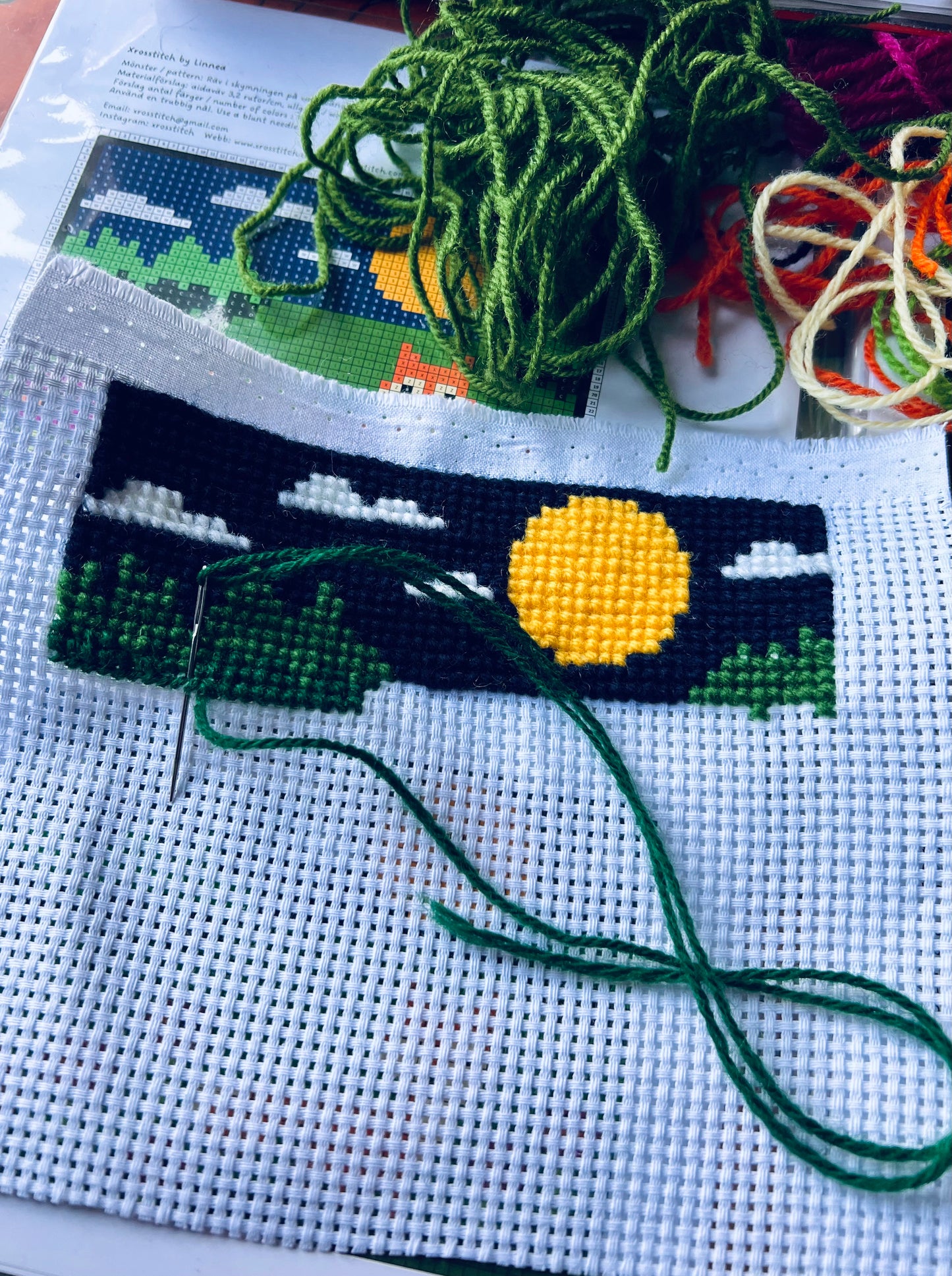 Broderikit ”räv på vallmofält”