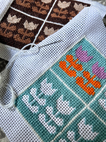 Broderikit retrokakel tulpan