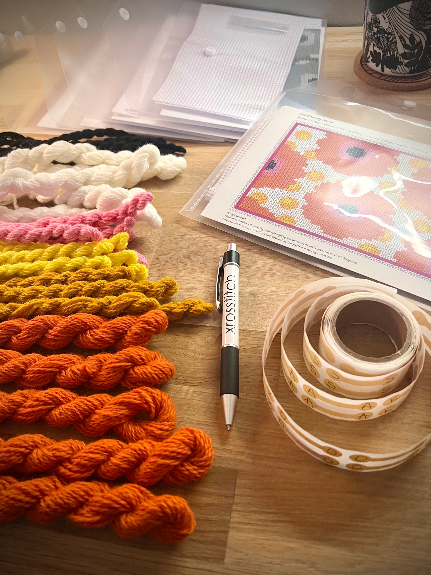 Broderikit med ullgarn ” blommor & bär ”