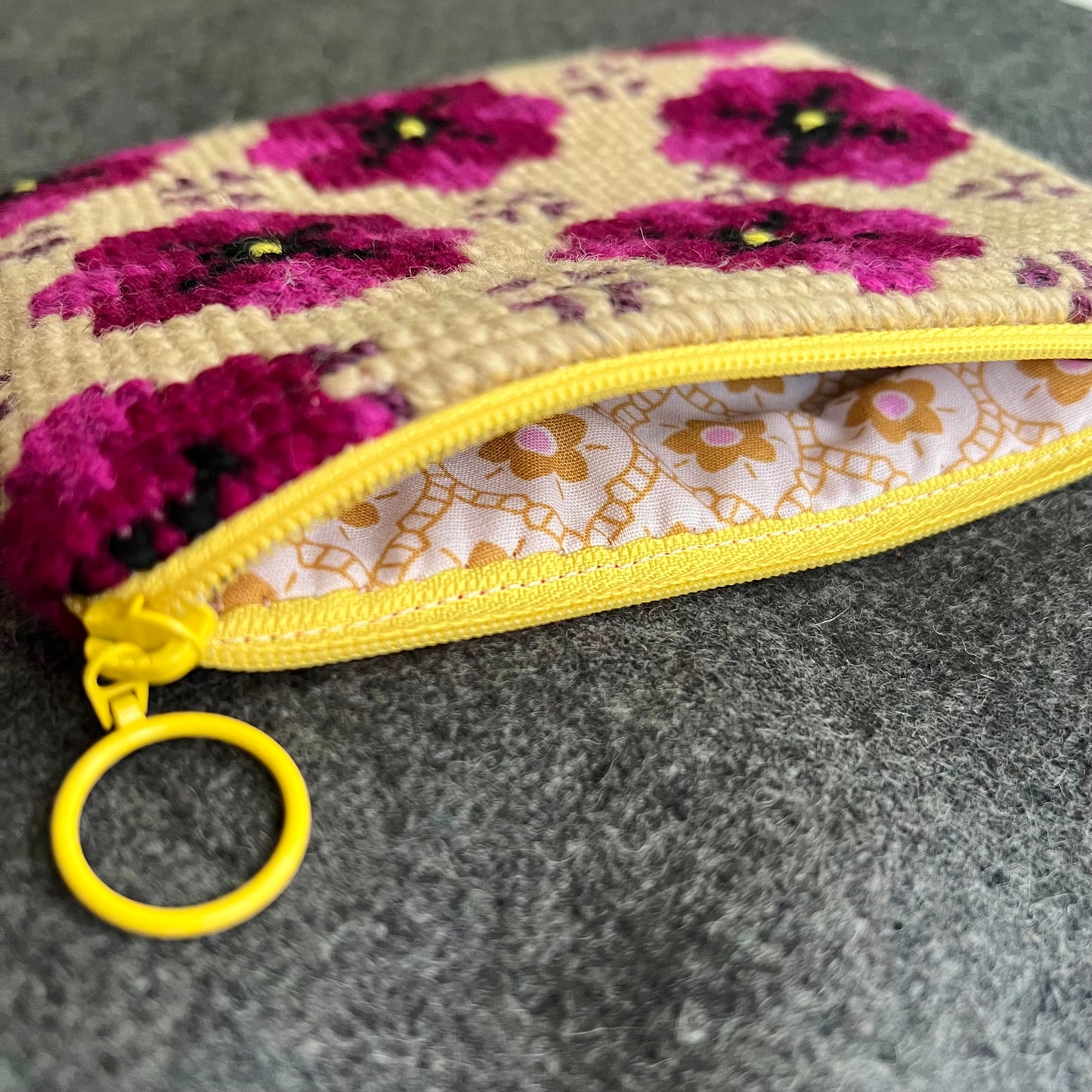 Handgjord unik börs, ”poppig petunia” rosa/beige 13x15,5cm