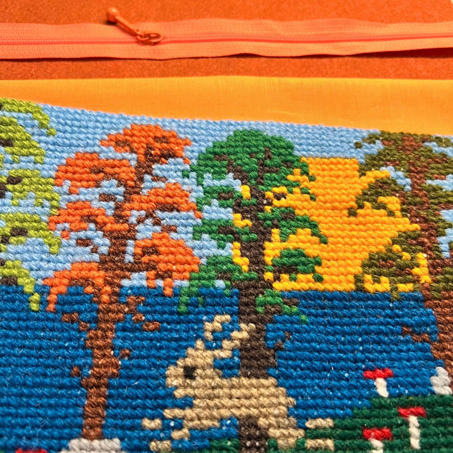 Broderi & sykit, fodral ”havet, där skogens stigar möts” ca 15x21cm