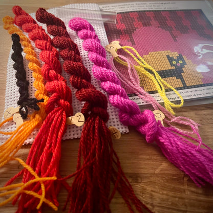 Broderikit med ullgarn ” retrokatten ”