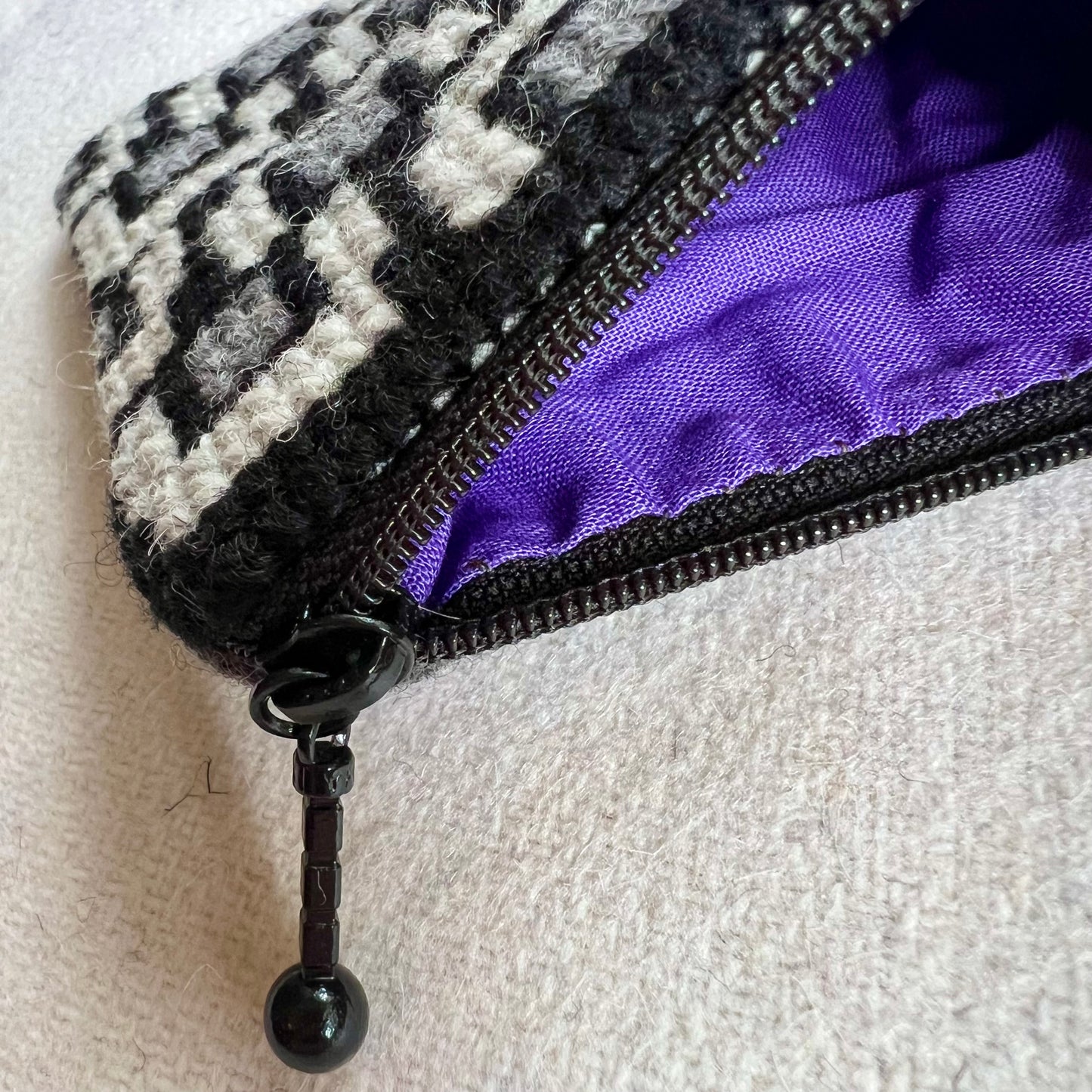 Broderi & sykit, liten börs ”tunnelsyn, ankomst” 10x13cm