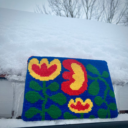 Broderikit med ullgarn ”snirkliga tulpaner, stora” 25,5x18,5cm