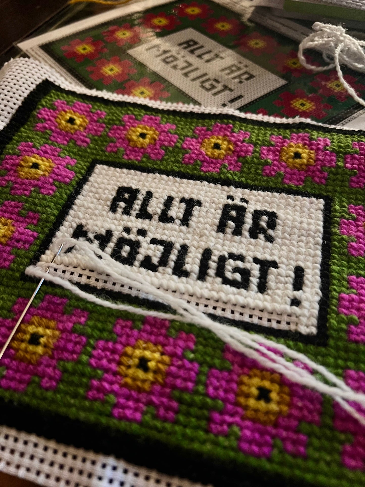 Textbroderikit med ullgarn, ”allt är möjligt” 20,5x17cm