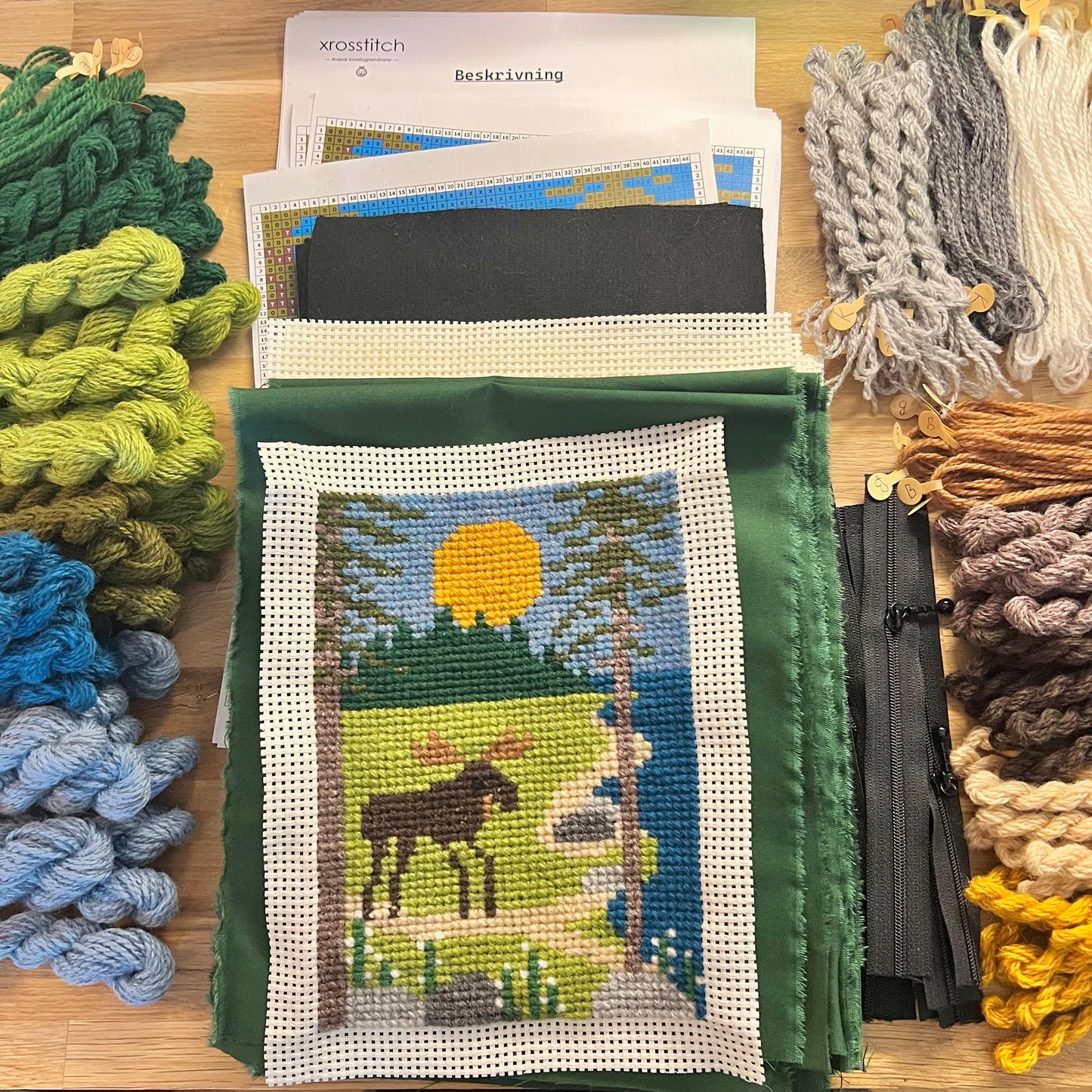 Mobil & glasögonfodral kit ”skogens konung, vid älvens slut” ca 15x20cm
