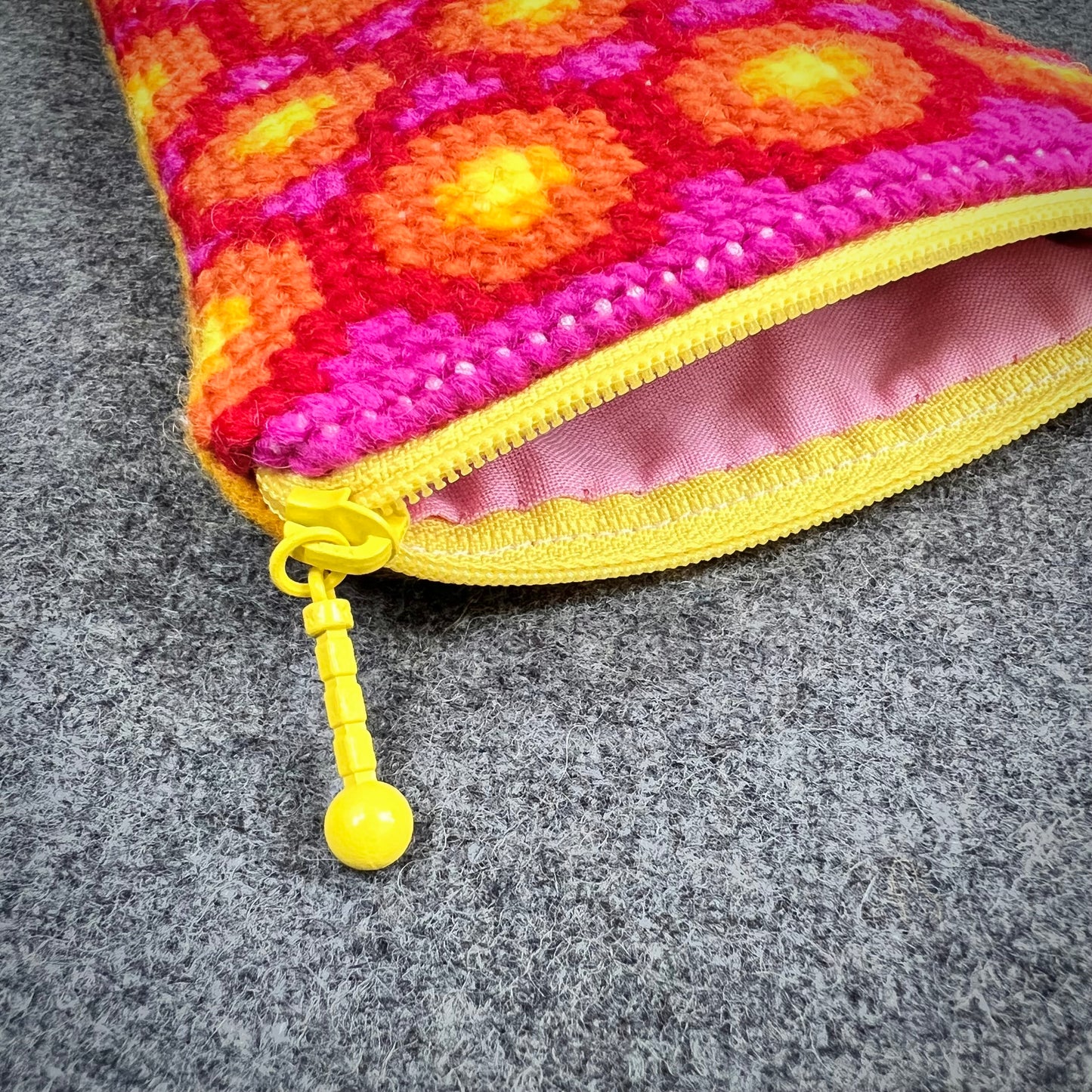 Mobil och glasögonfodral kit ”höstglöd” färg: rosa/eld 13,5x20cm