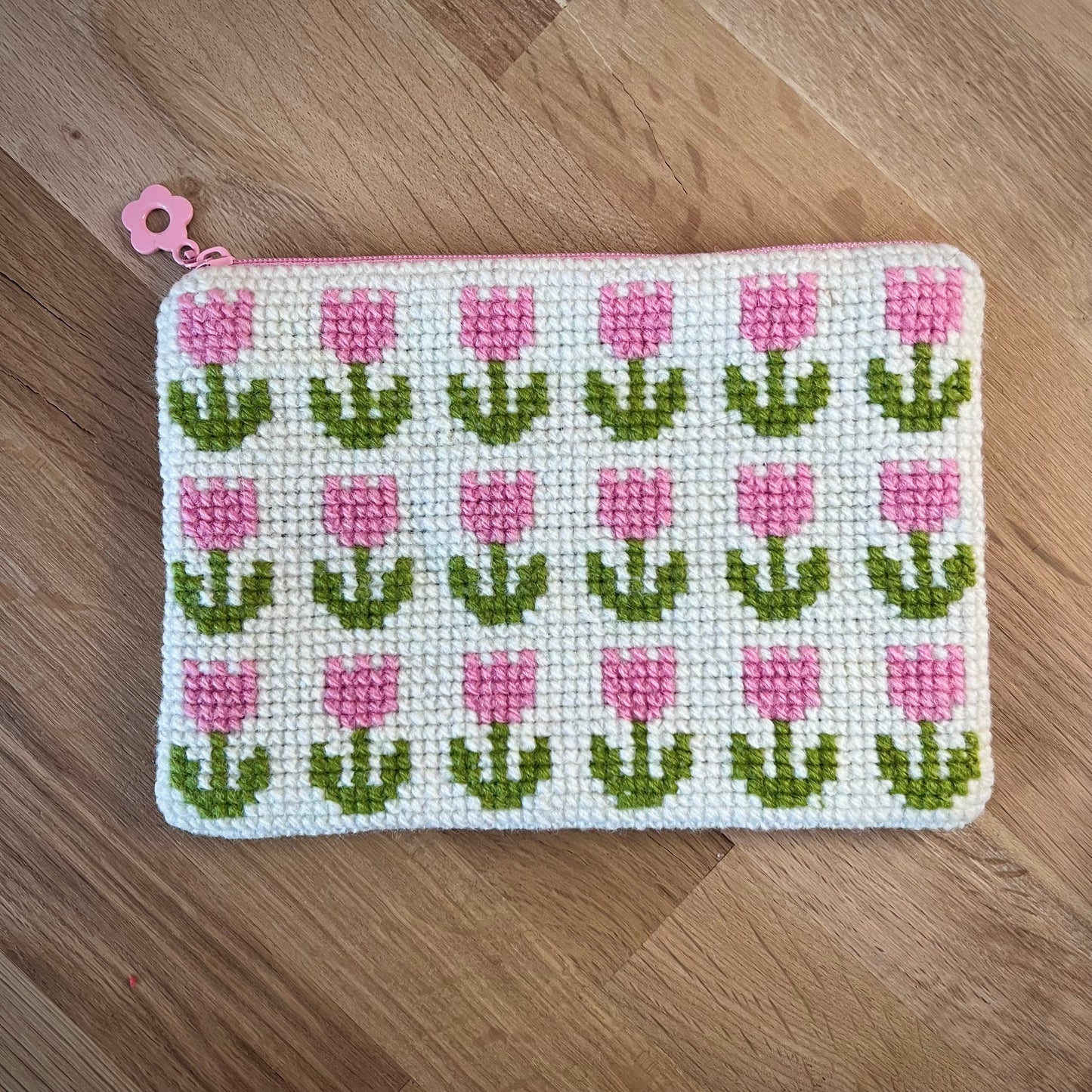 Broderikit med ullgarn ”tulpanerna blommar” 13x18,5cm