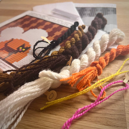 Broderikit med ullgarn ” retrokatten ”