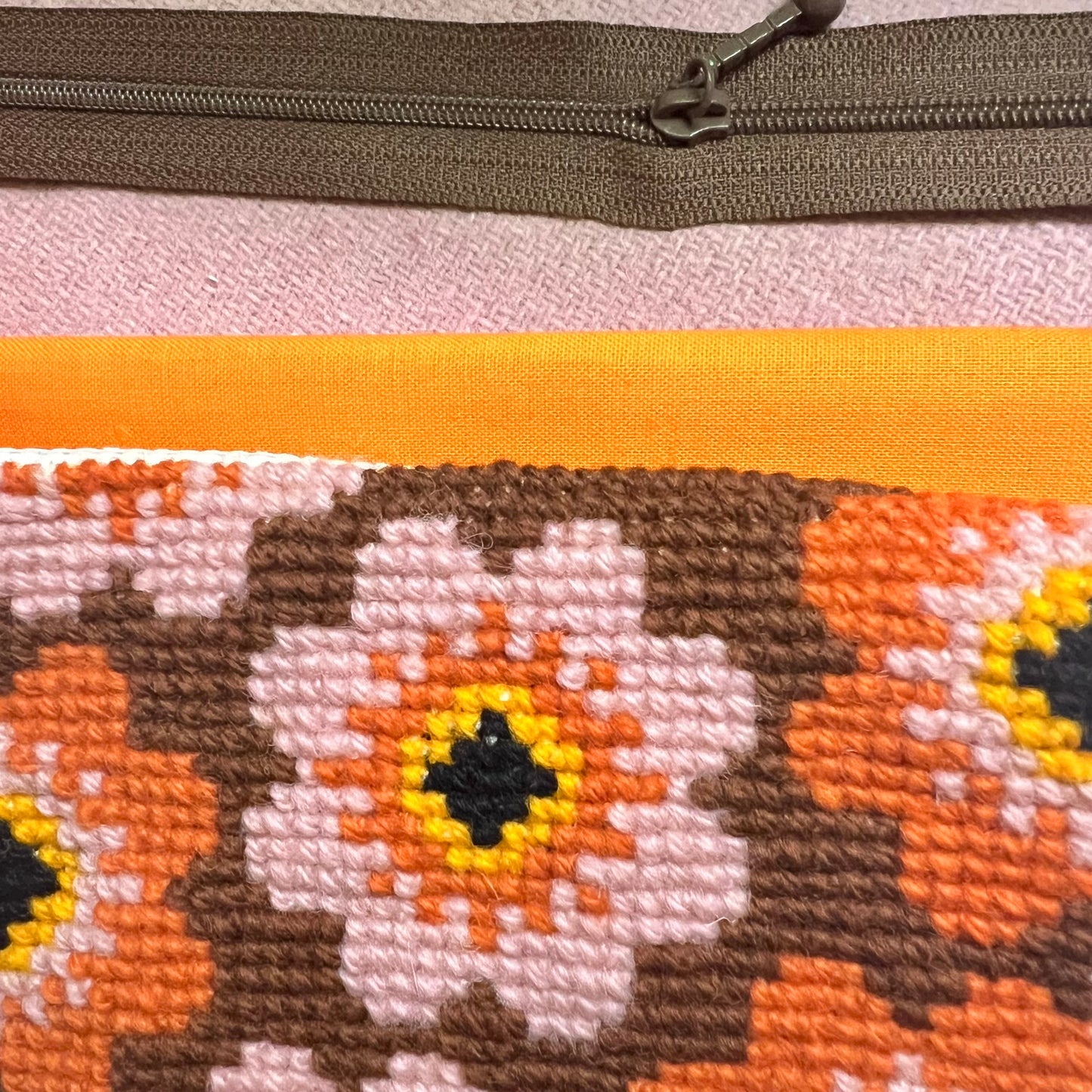 Mobil och glasögonfodral kit ”sommarblom” retrobrun/gammelrosa/orange 12x20cm