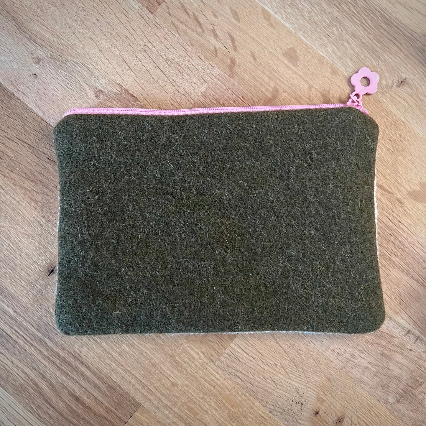 Handgjord unik börs, ”tulpanerna blommar” vit/rosa/grön 18,5x13cm