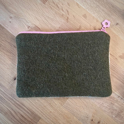 Handgjord unik börs, ”tulpanerna blommar” vit/rosa/grön 18,5x13cm