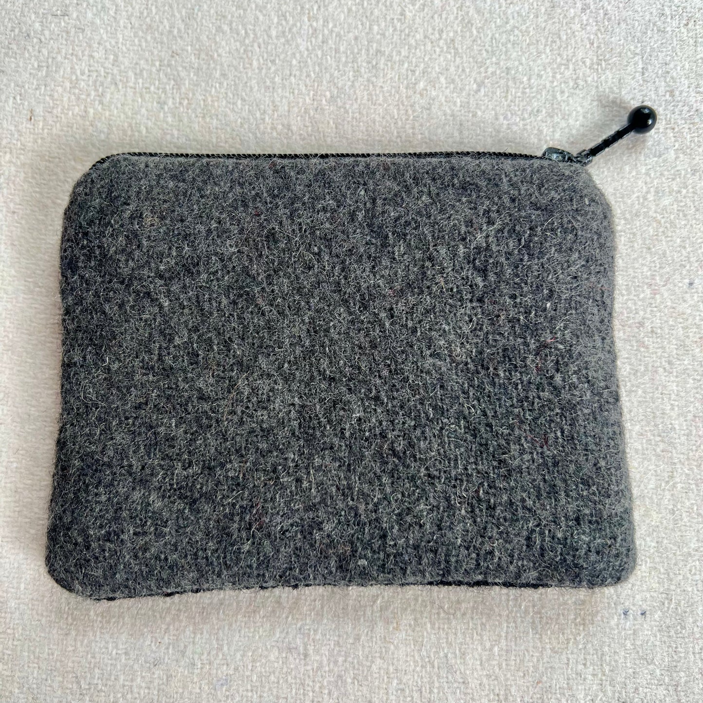 Broderi & sykit, liten börs ”tunnelsyn, ankomst” 10x13cm