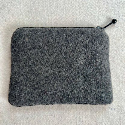 Broderi & sykit, liten börs ”tunnelsyn, ankomst” 10x13cm