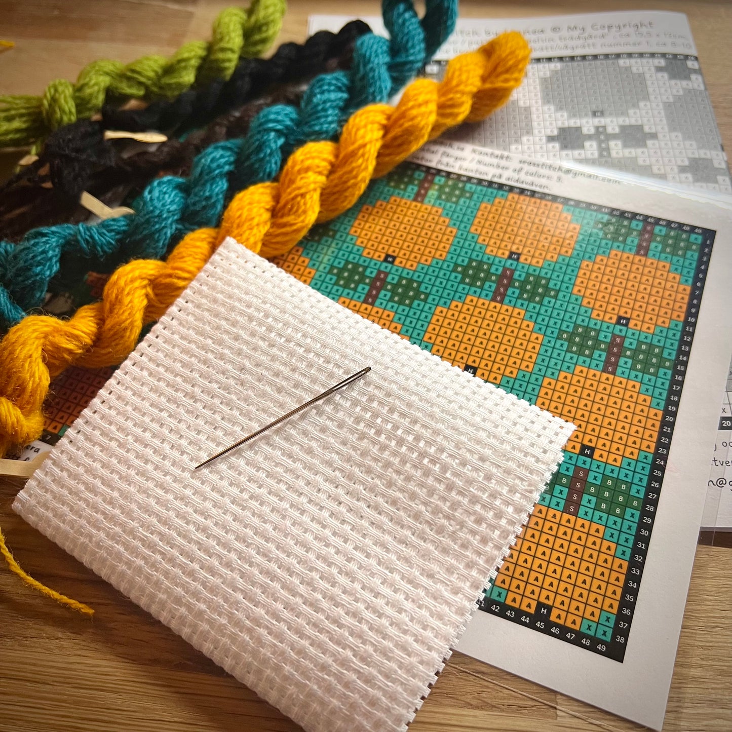 Broderikit med ullgarn ” apelsin trädgård ”