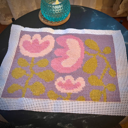 Broderikit med ullgarn ”snirkliga tulpaner, stora” 25,5x18,5cm