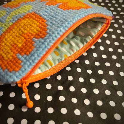 Handgjord unik börs, ”snirkliga tulpaner” blå/orange 12x15,5cm