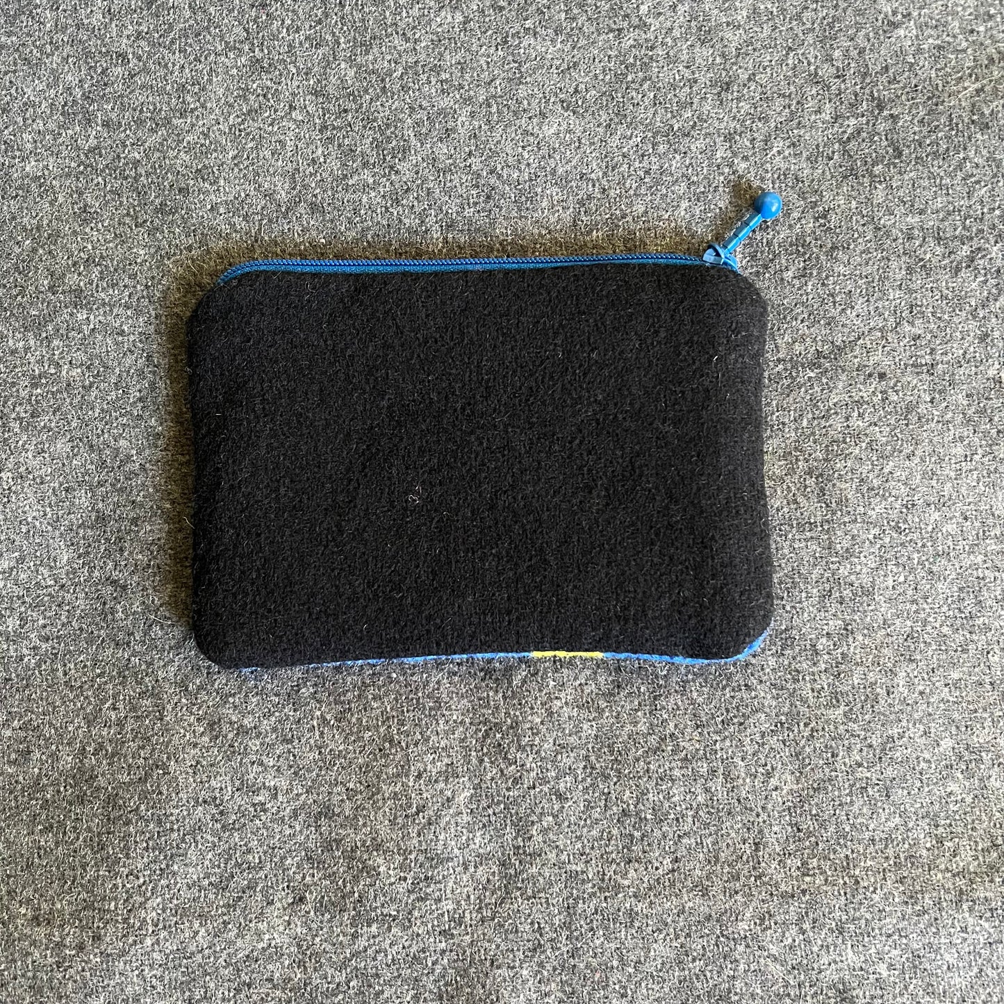 Broderi & sykit, liten börs ”Sverige, gul & blå” 10,5x15cm
