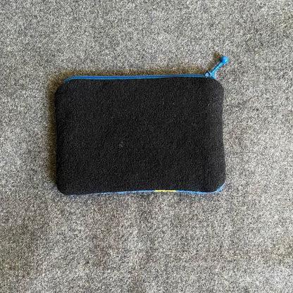Broderi & sykit, liten börs ”Sverige, gul & blå” 10,5x15cm