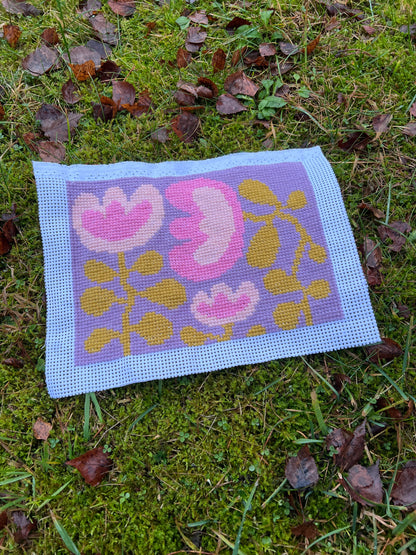Broderikit med ullgarn ”snirkliga tulpaner, stora” 25,5x18,5cm