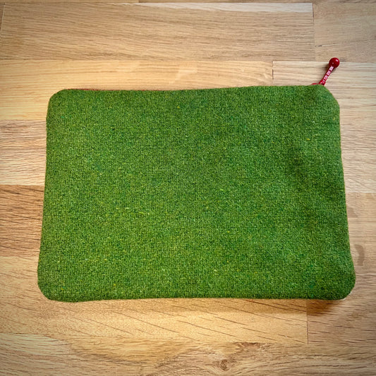 Handgjord unik börs, ”jordgubbslandet” vit 18x13cm