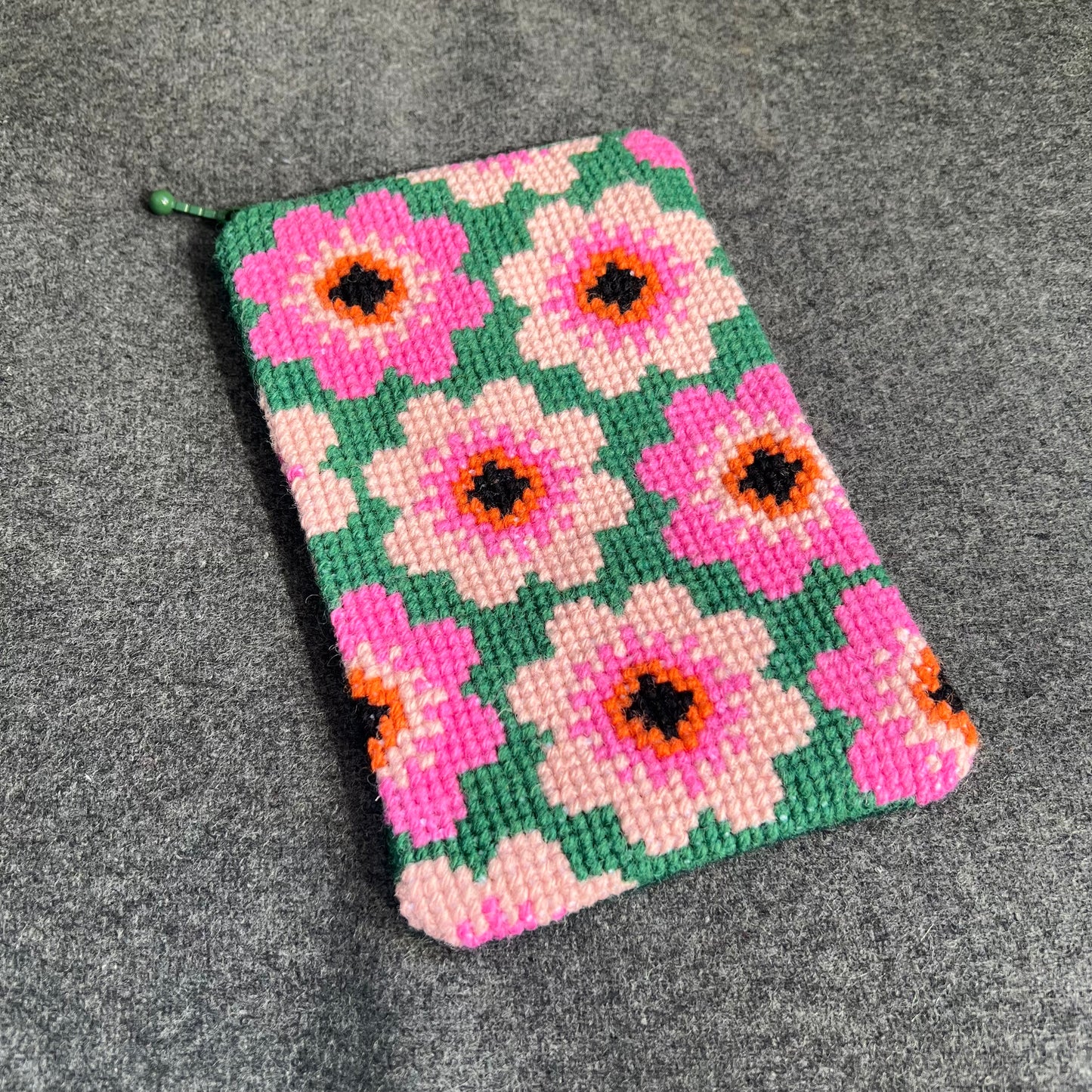 Mobil och glasögonfodral kit ”sommarblom” grön/rosa 12x20cm