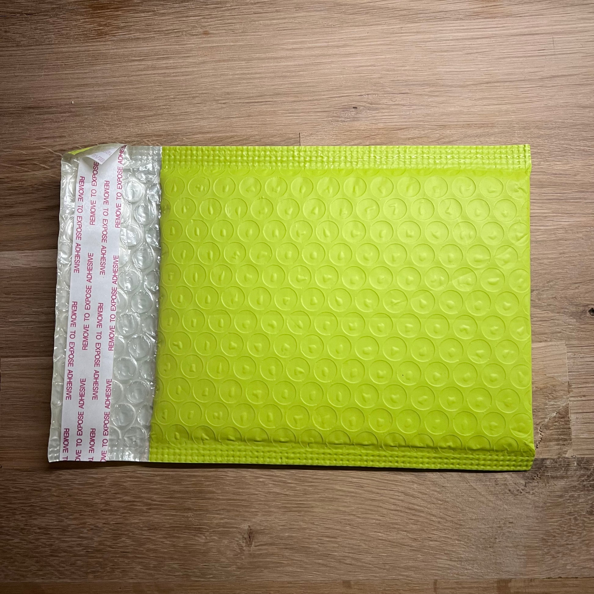 Bubbelkuvert ljus limegrön 10x15cm