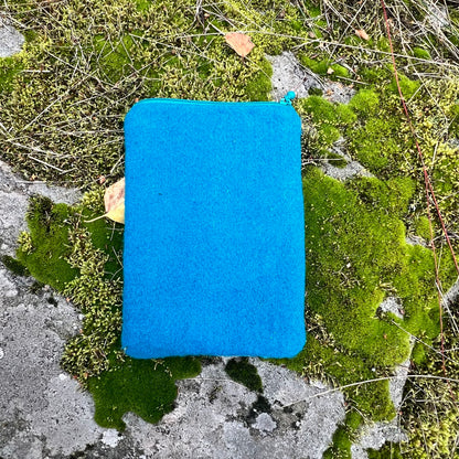 Mobil och glasögonfodral kit ”gäddan vaktar i vassen” 13x20cm