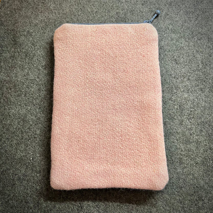 Mobil och glasögonfodral kit ”höstglöd” färg: blåbär/mashmellow 13,5x20cm