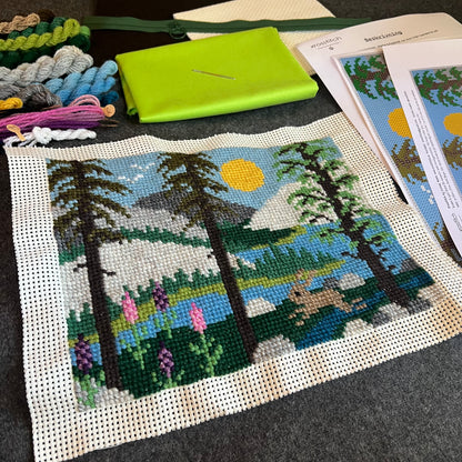 Broderi & sykit, stort fodral ”Där berget möter sjön, i harens rike” ca 20x28cm