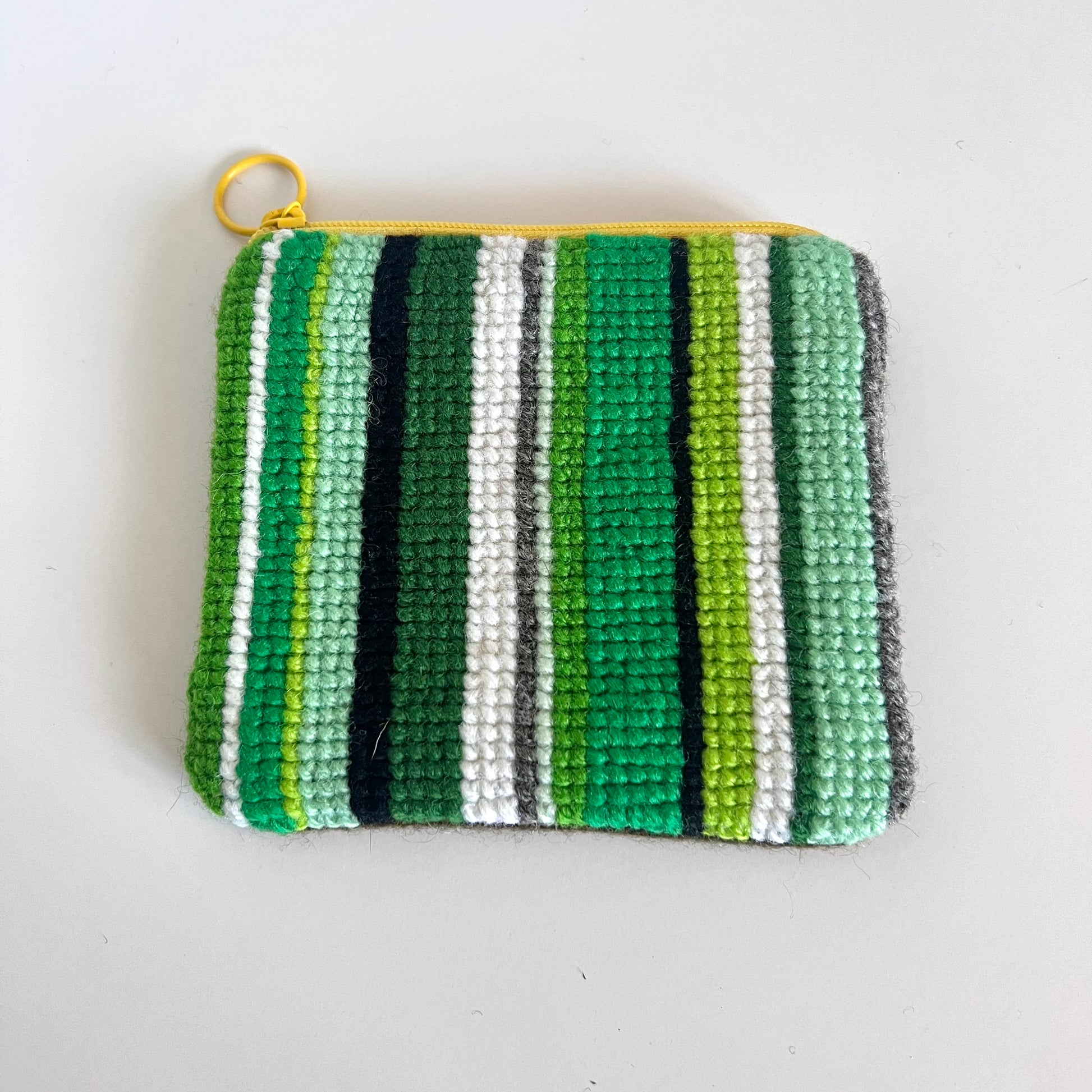 Handgjord unik börs korsstygns broderi i retrostil eget mönster 