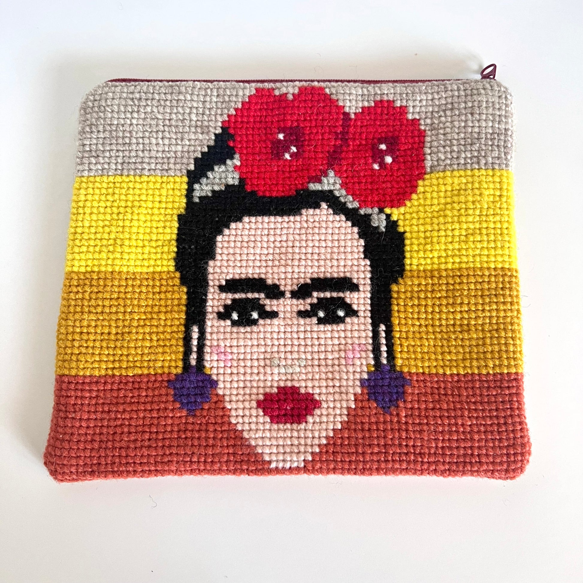 Handgjord unik börs ullgarn korsstygn eget mönster Frida kahlo 