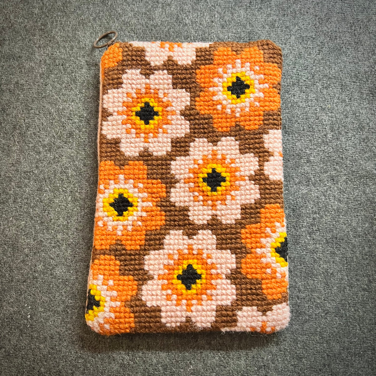 Mobil och glasögonfodral kit ”sommarblom” retrobrun/gammelrosa/orange 12x20cm