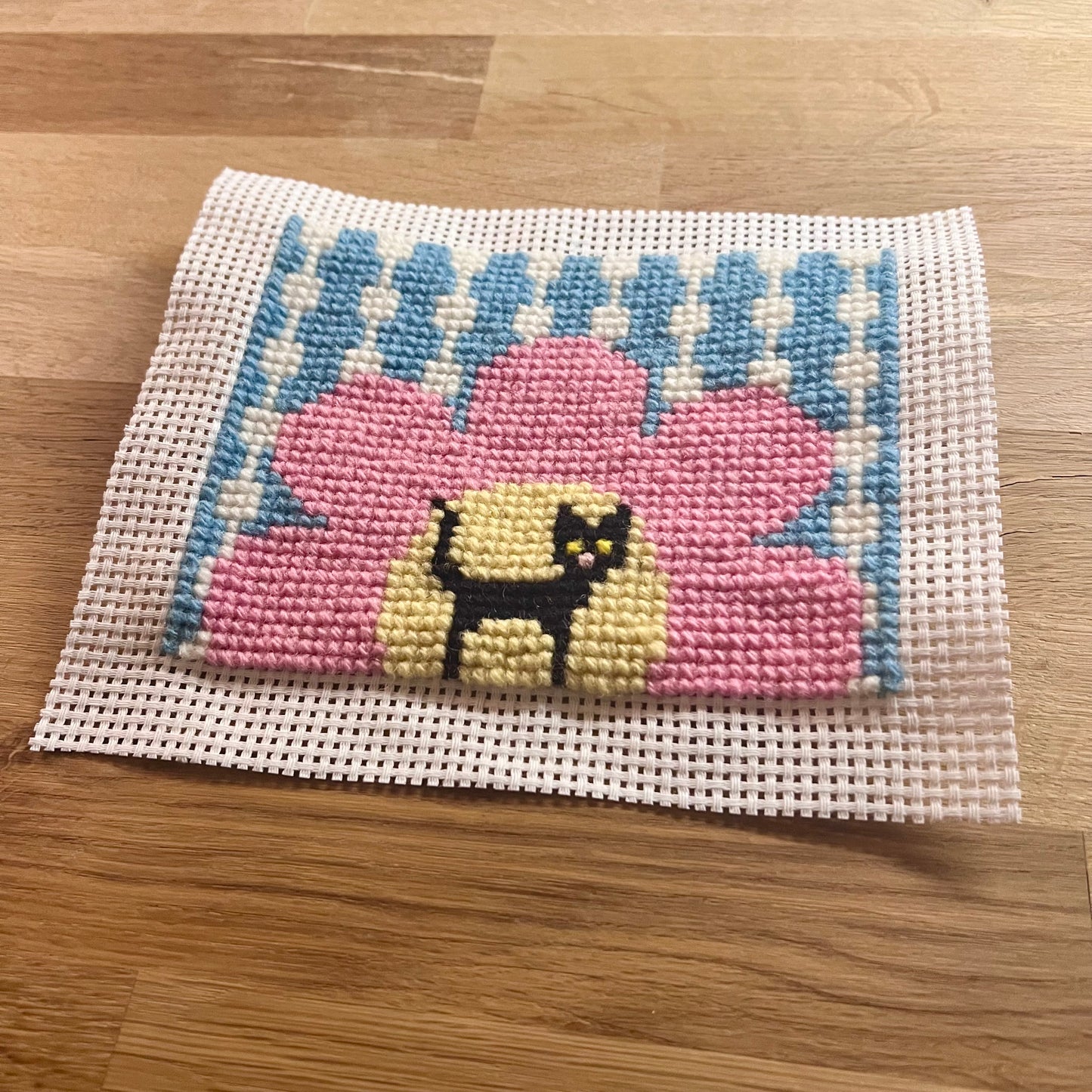 Broderikit med ullgarn ” retrokatten ”