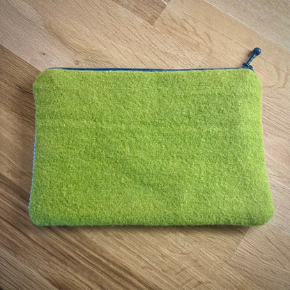 Handgjord unik börs, ”tulpanerna blommar” ljusblå/rosa/grön 19x12,5cm