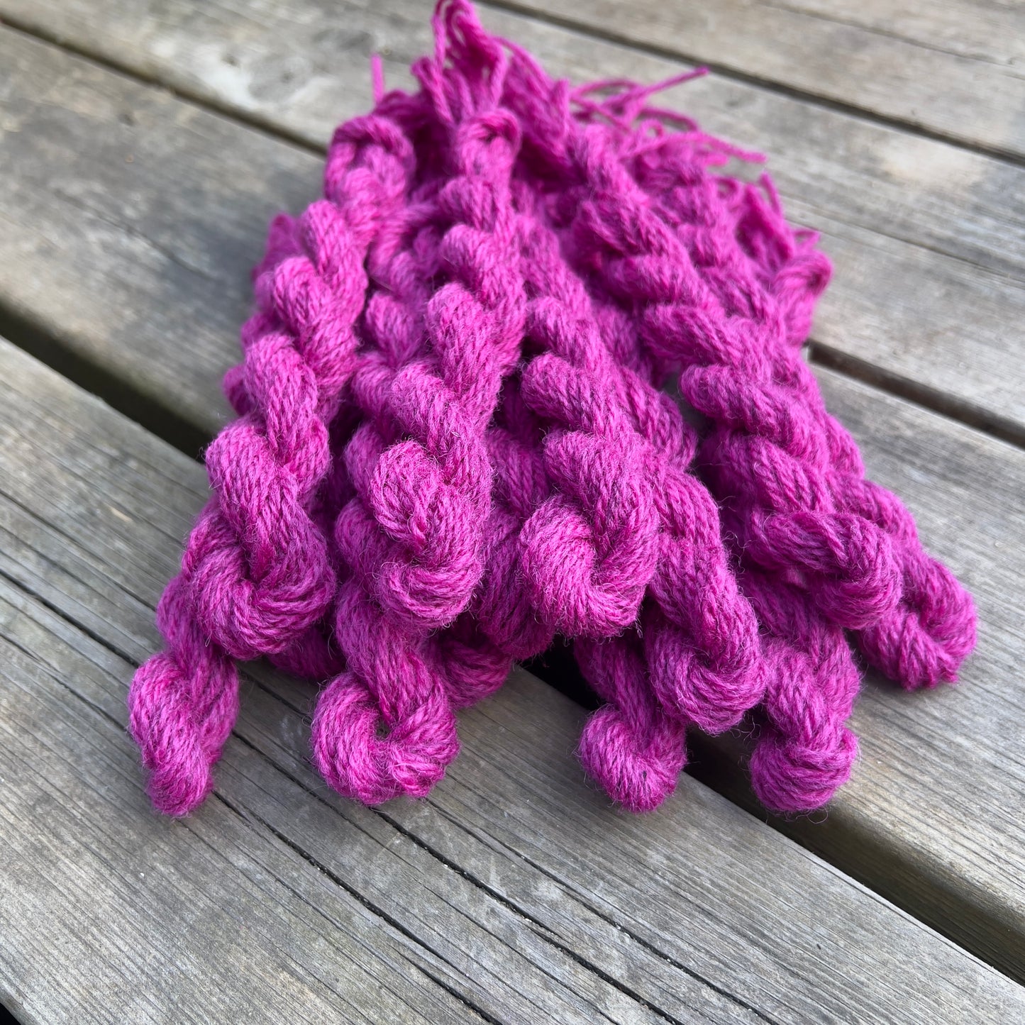 3 trådigt ullgarn 10 meter cerise rosa