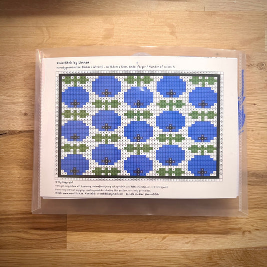 Broderikit med ullgarn ”blåbär i retrostil”