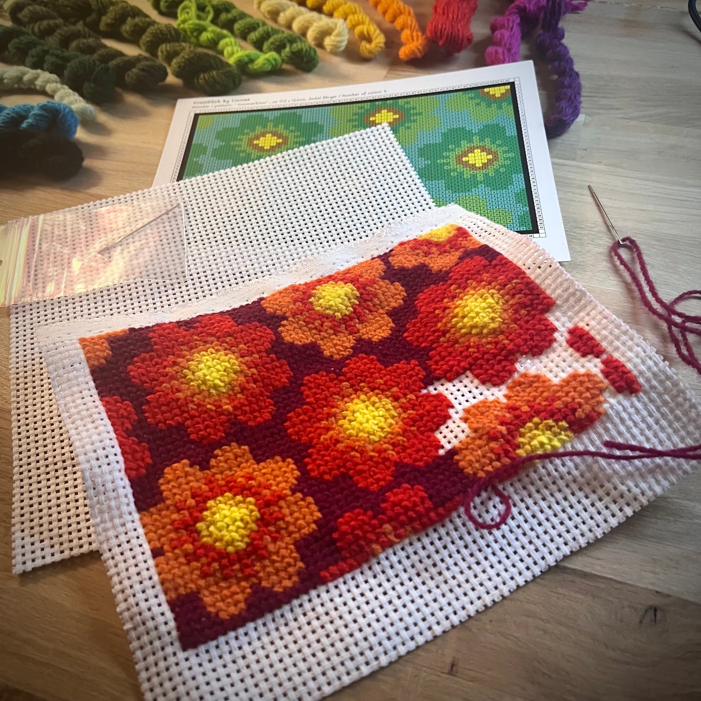 Broderikit med ullgarn ”sommarblom”