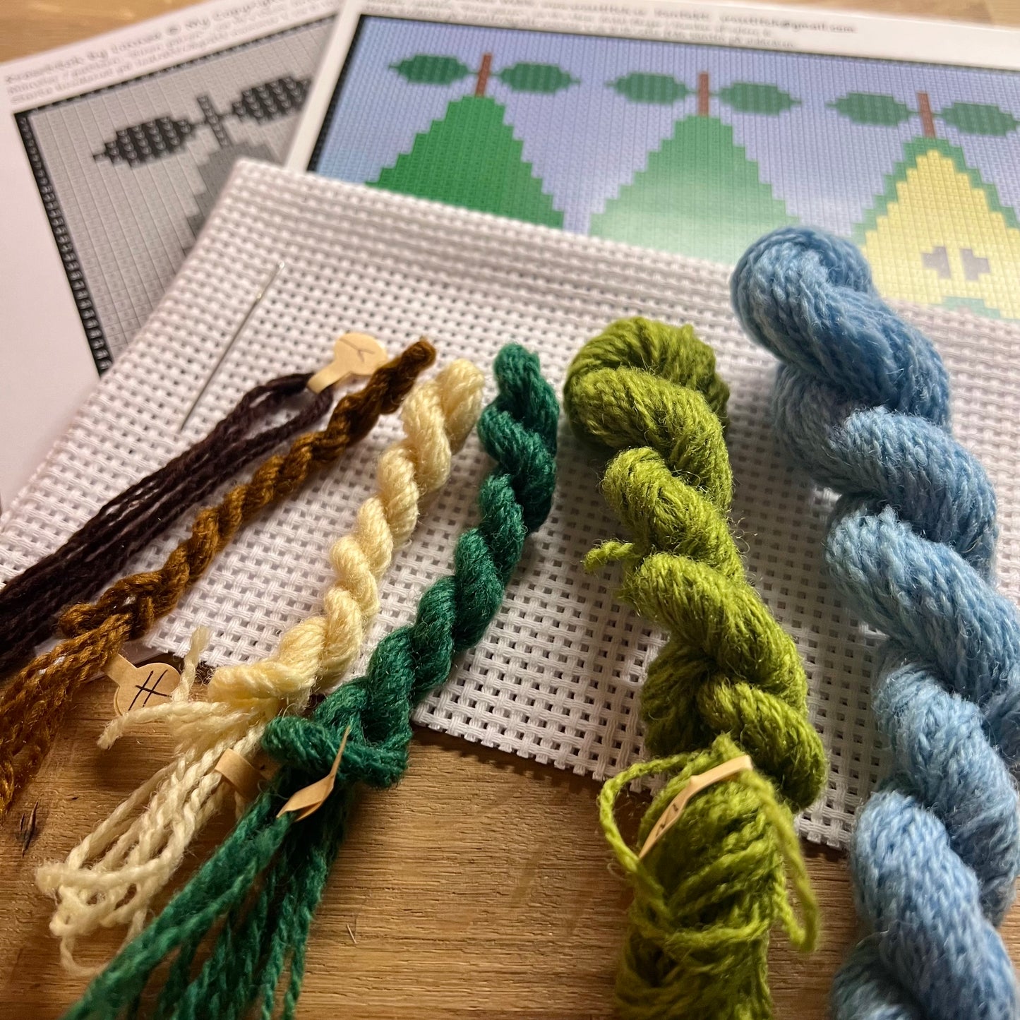 Broderikit med ullgarn ” piron päron ”