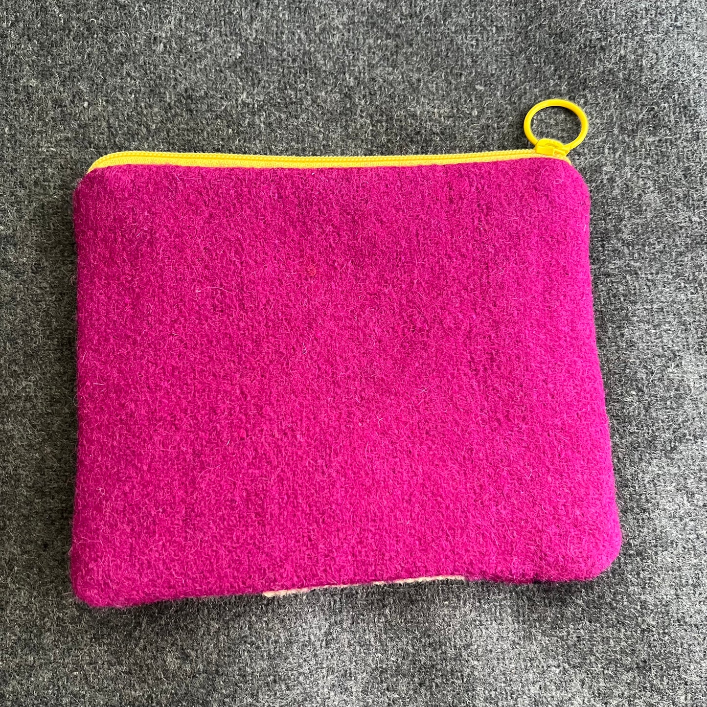 Handgjord unik börs, ”poppig petunia” rosa/beige 13x15,5cm